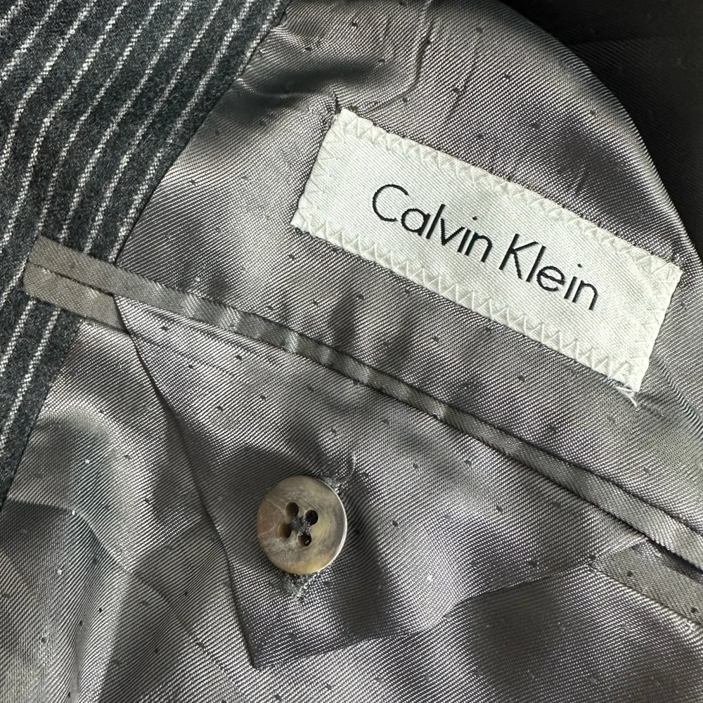 Calvin Klein Mens Gray Wool Cashmere Pinstriped Suit Sz 41R & Pants Sz 36x30